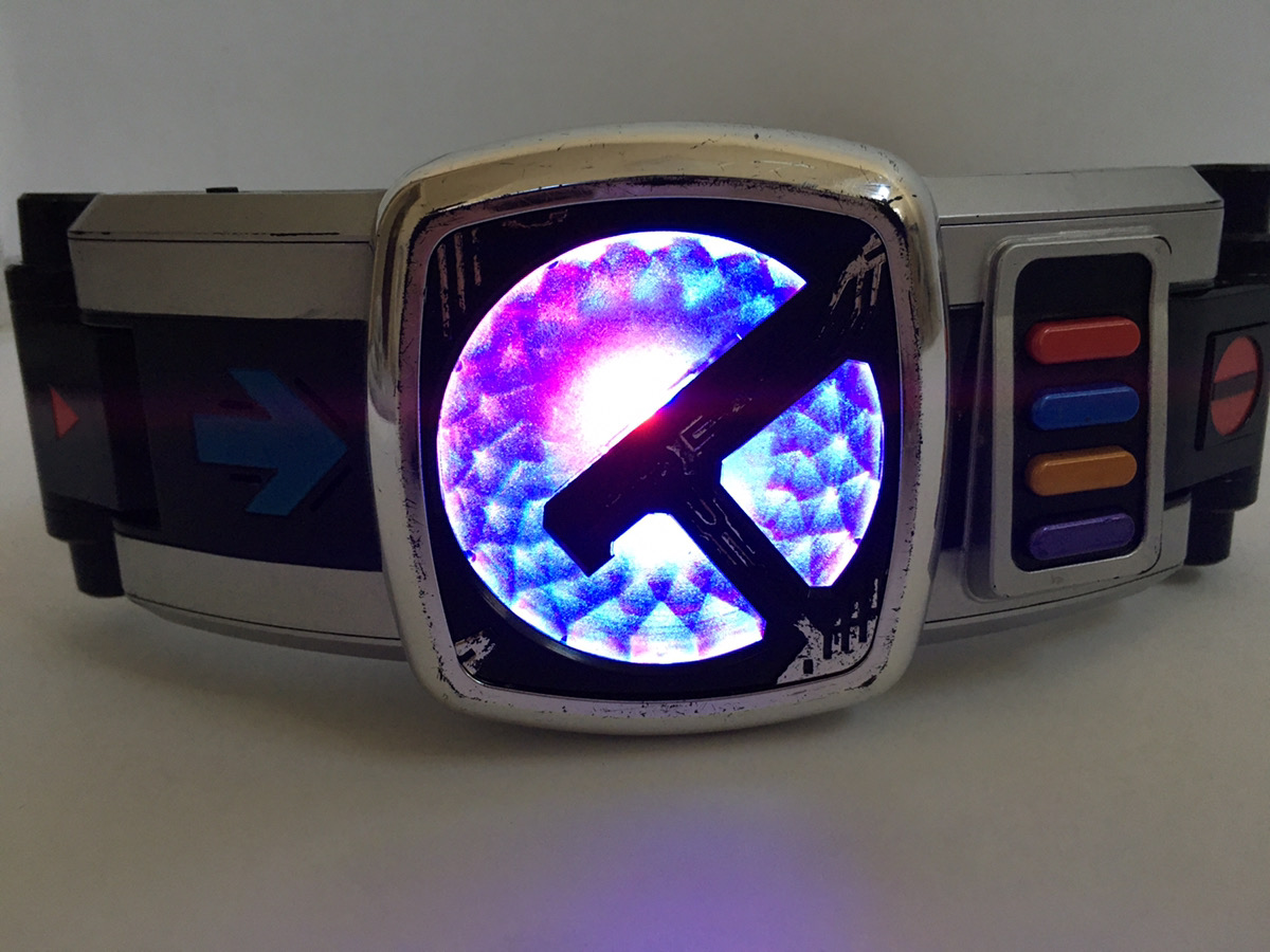 4つのフォームの発光はどれも美しく鮮やかだ