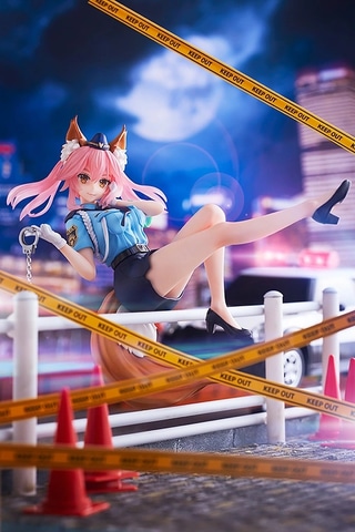 Fate/EXTELLA LINK」より、ミニスカートの婦警服をまとう「玉藻