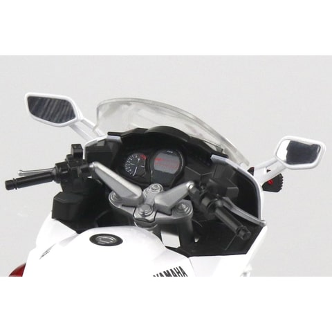 アオシマ、完成品モデル「YAMAHA FJR1300P 白バイ（警視庁）」9