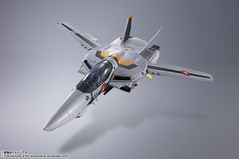待望のTV版ロイ・フォッカースペシャル！頭部形状もTV版に近くなりましたし、DX超合金・VF-1シリーズならではのプロポーションと変形機構はすばらしいの一言です