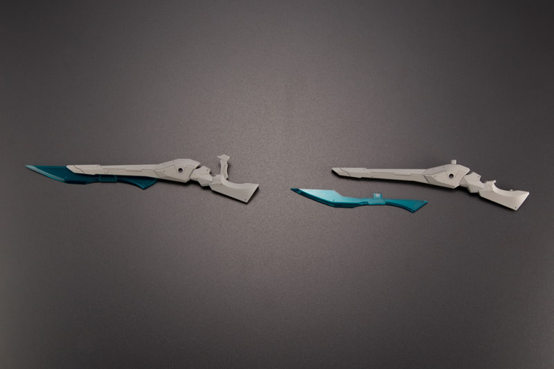 新規造形となる銃剣付きライフルが2丁付属。刃部はクリアーグリーンと無色クリアー成型の物が各2個付属