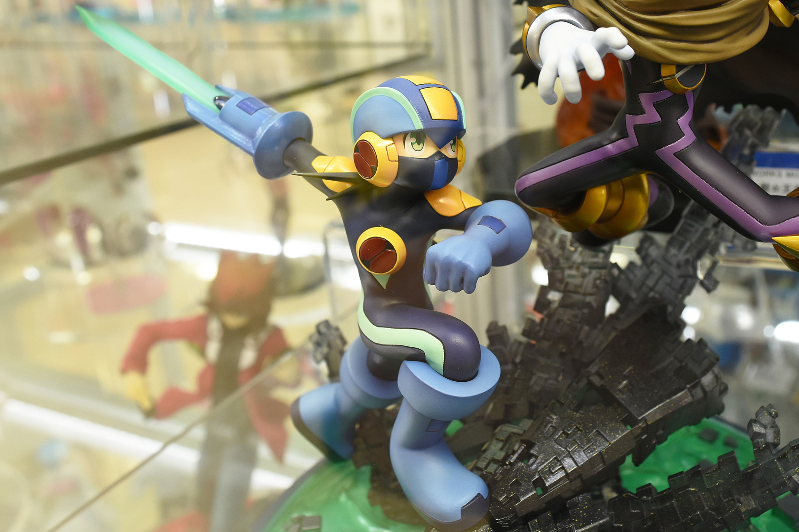 勇ましくブレードを構えるポージング