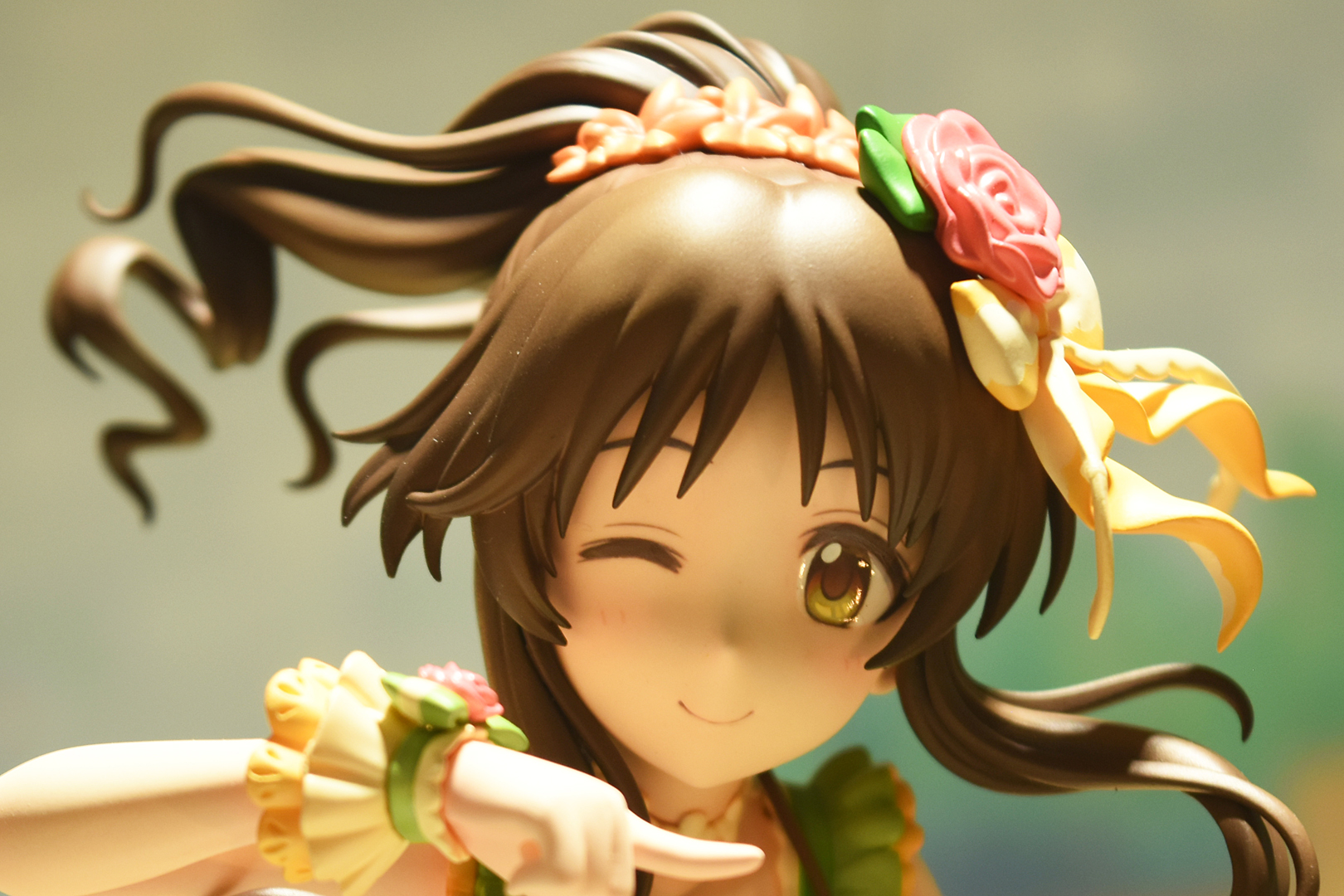 ウィンクする表情がとてもキュート