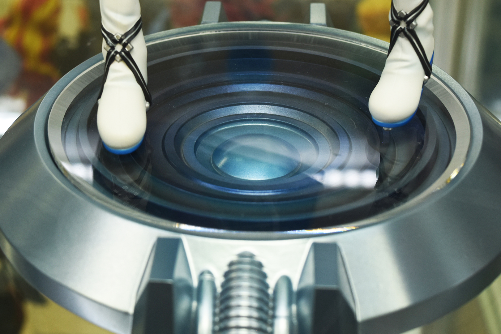 衝撃を与えると爆発する、お馴染みの床を再現