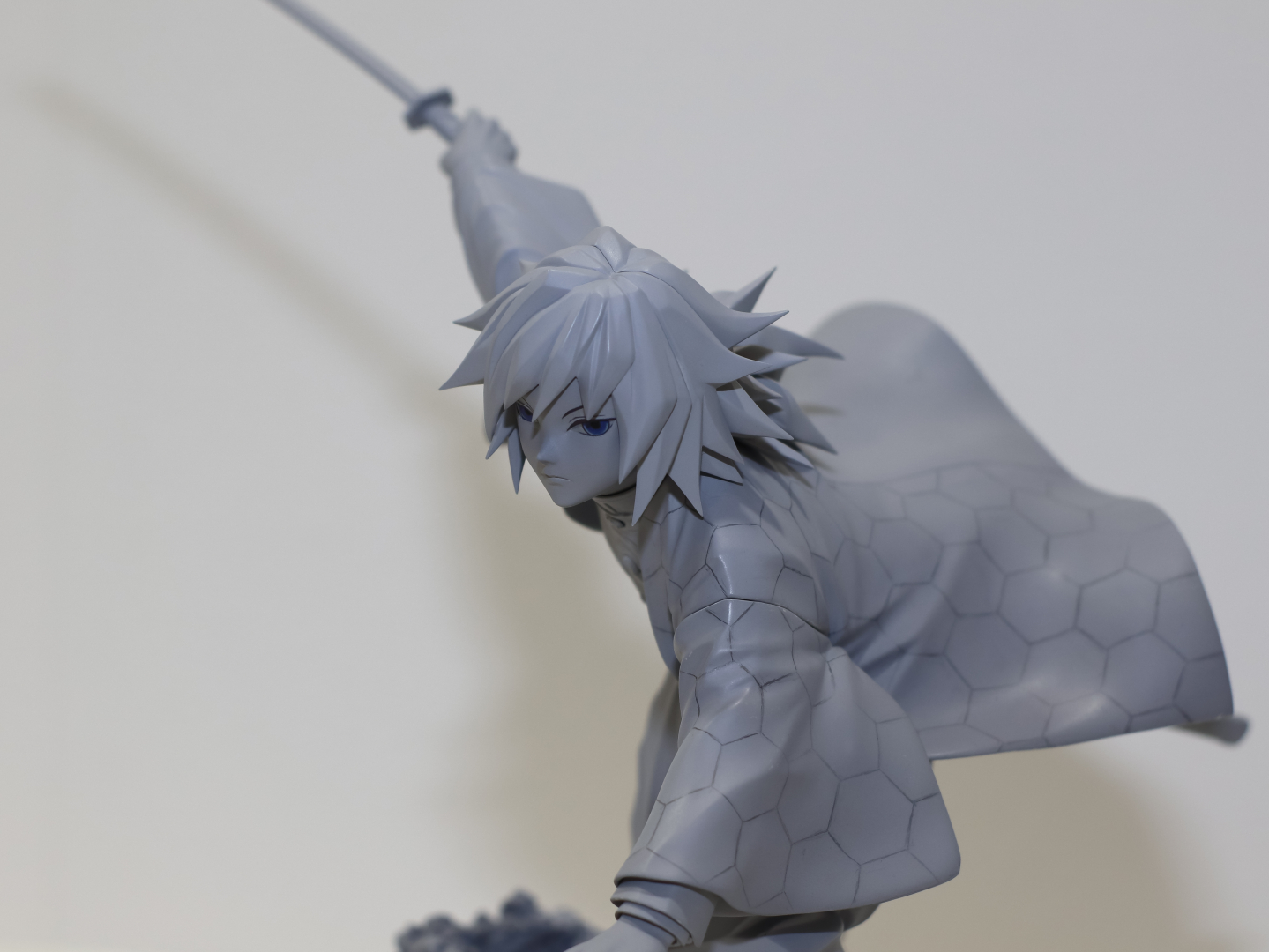 日輪刀の鍔は細かなモールドで装飾を再現