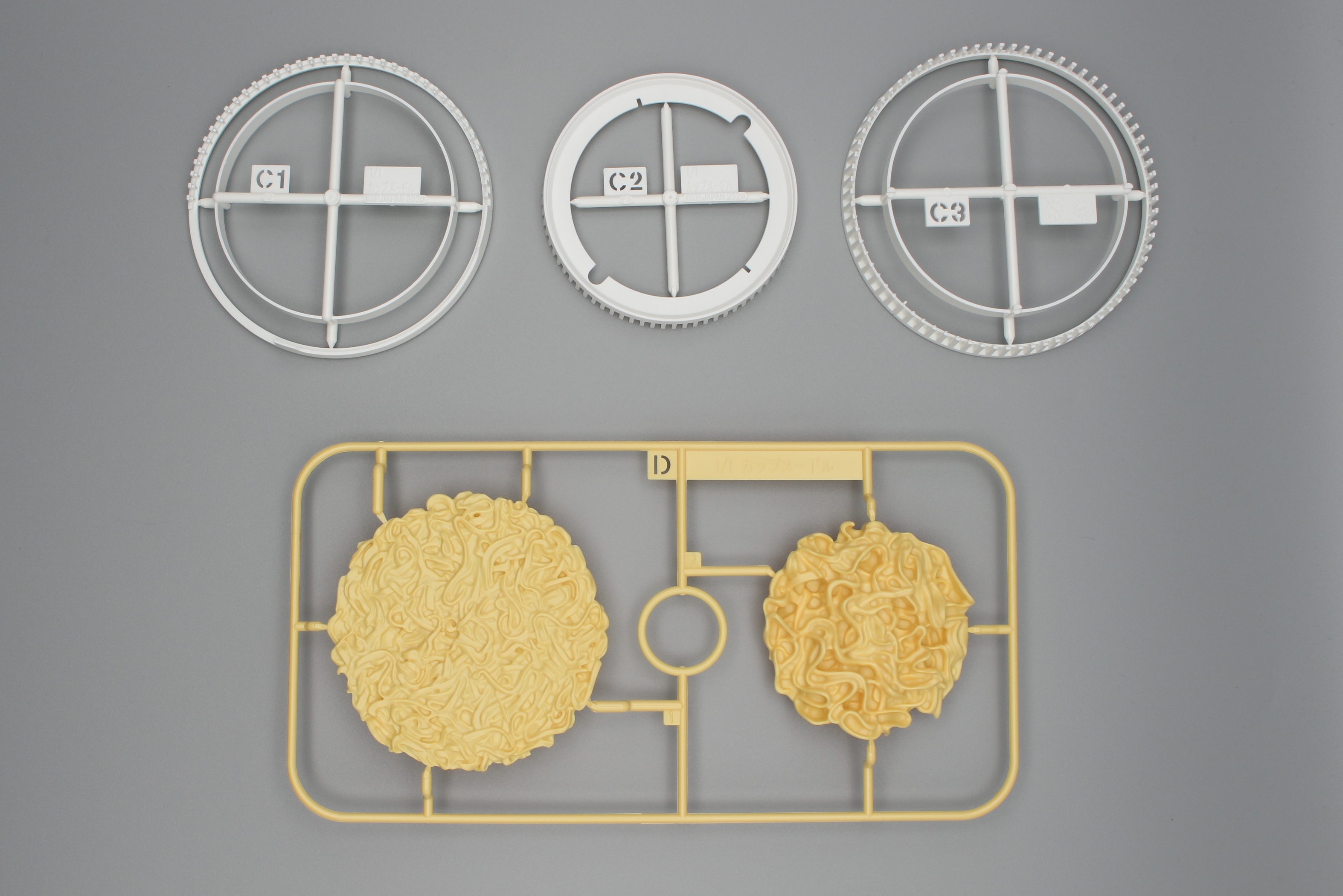 説明書には組み立て説明の他に、「カップヌードル豆知識」が掲載されている