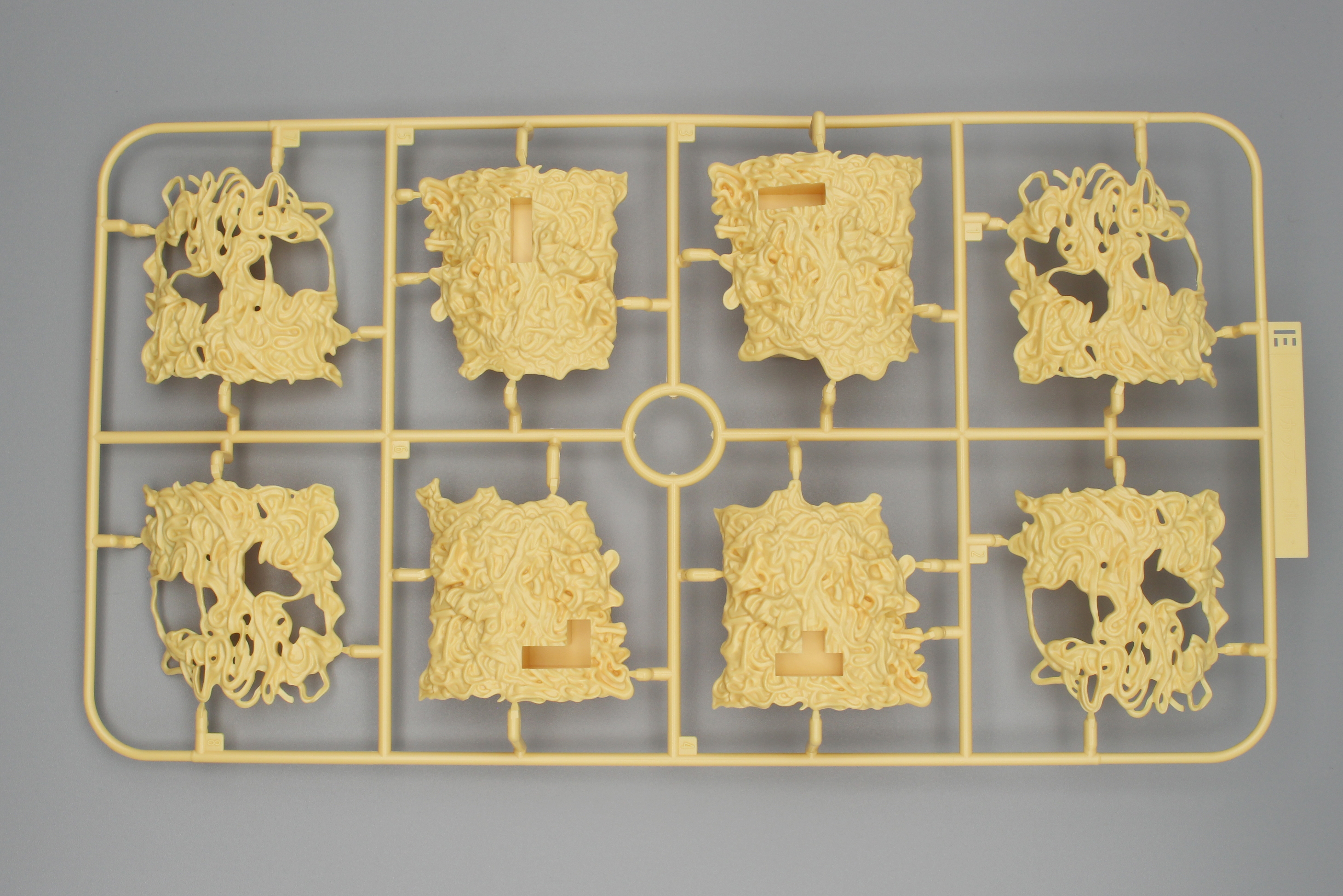 説明書には組み立て説明の他に、「カップヌードル豆知識」が掲載されている