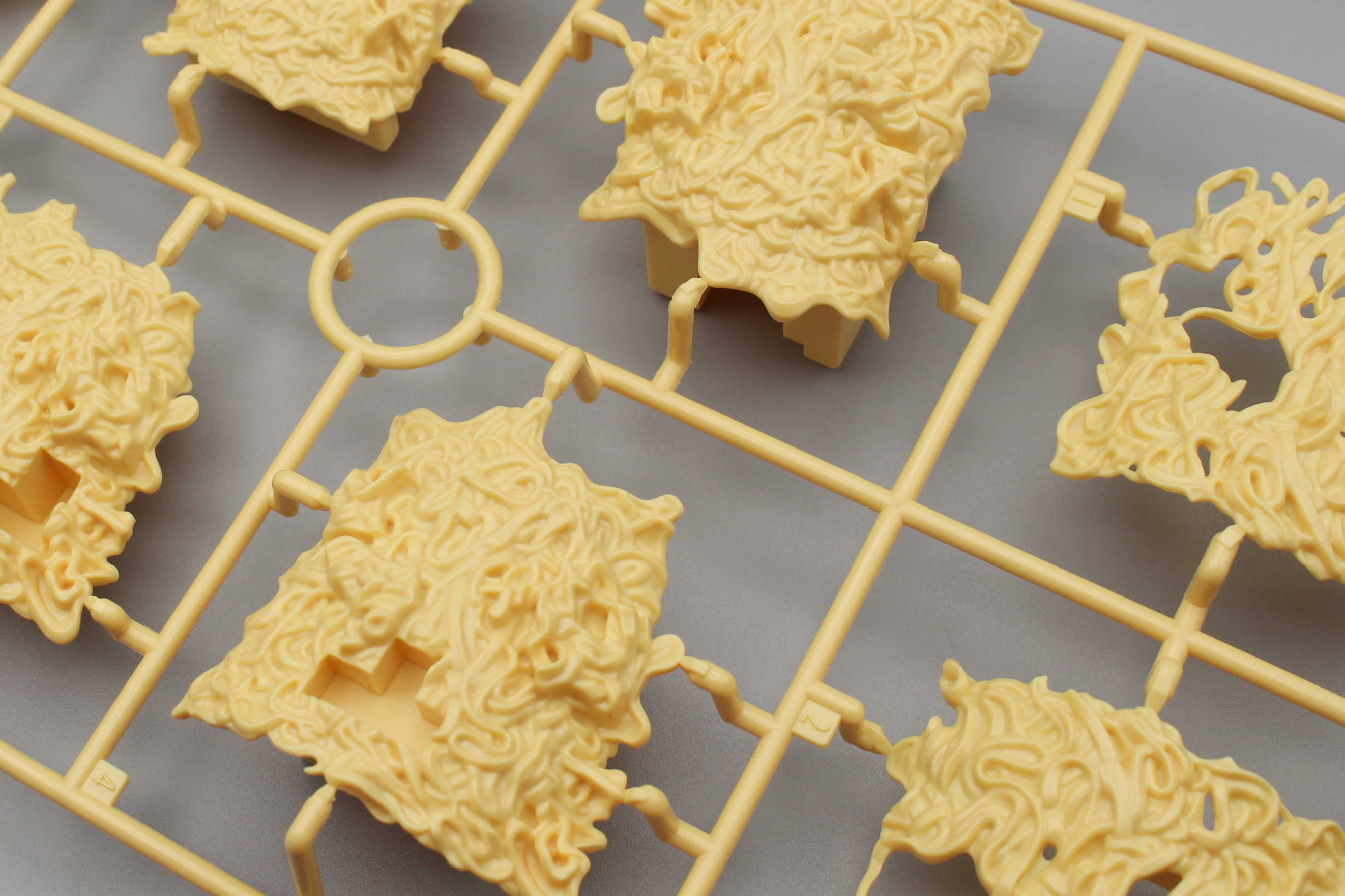 麺のパーツは実物っぽくモールドが成形されている