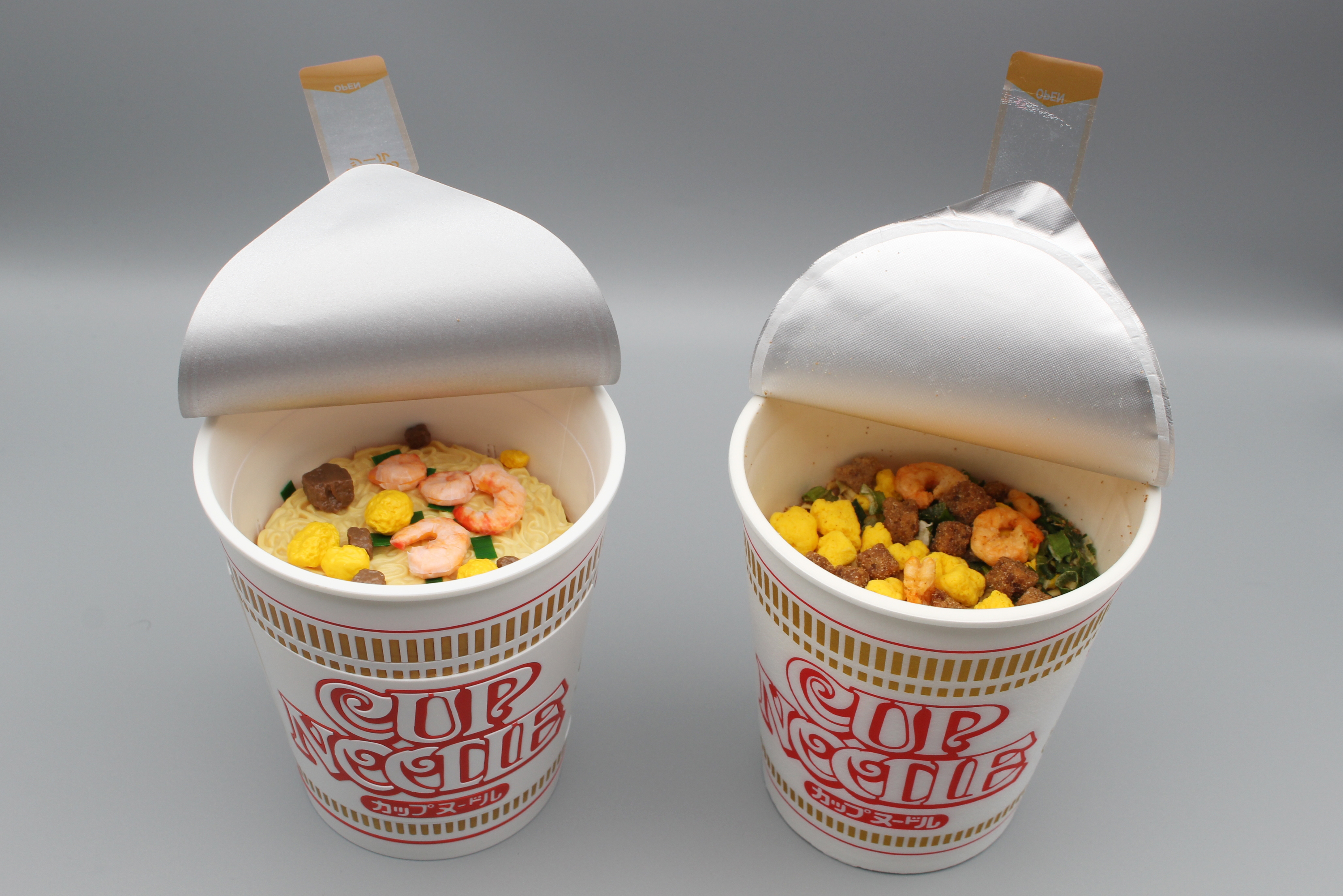 中身はプラモデルのほうが具材が少なめ。それ以外はほぼそのままだ