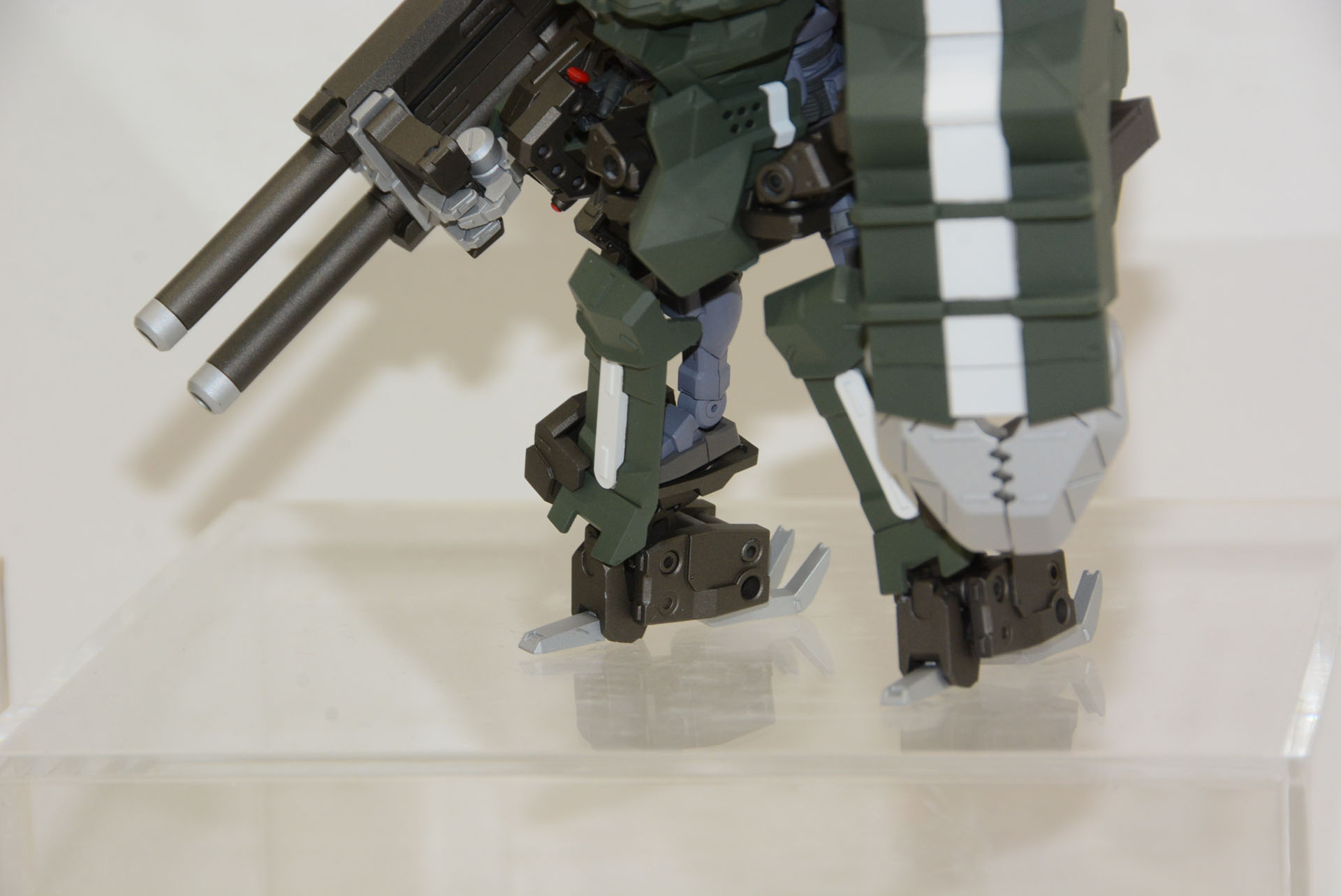 重装備に見えるが、ガバナーが所々むき出しなのが楽しい「ディフィニッションアーマー・ブレイズボア」