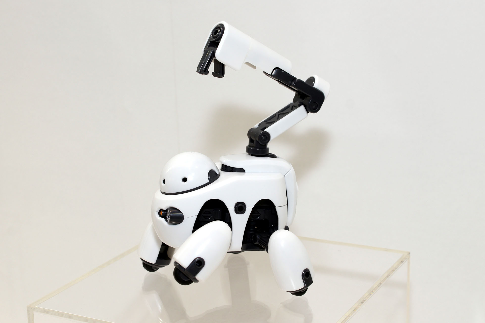 こちらはワークモード。アームも自在に可動する