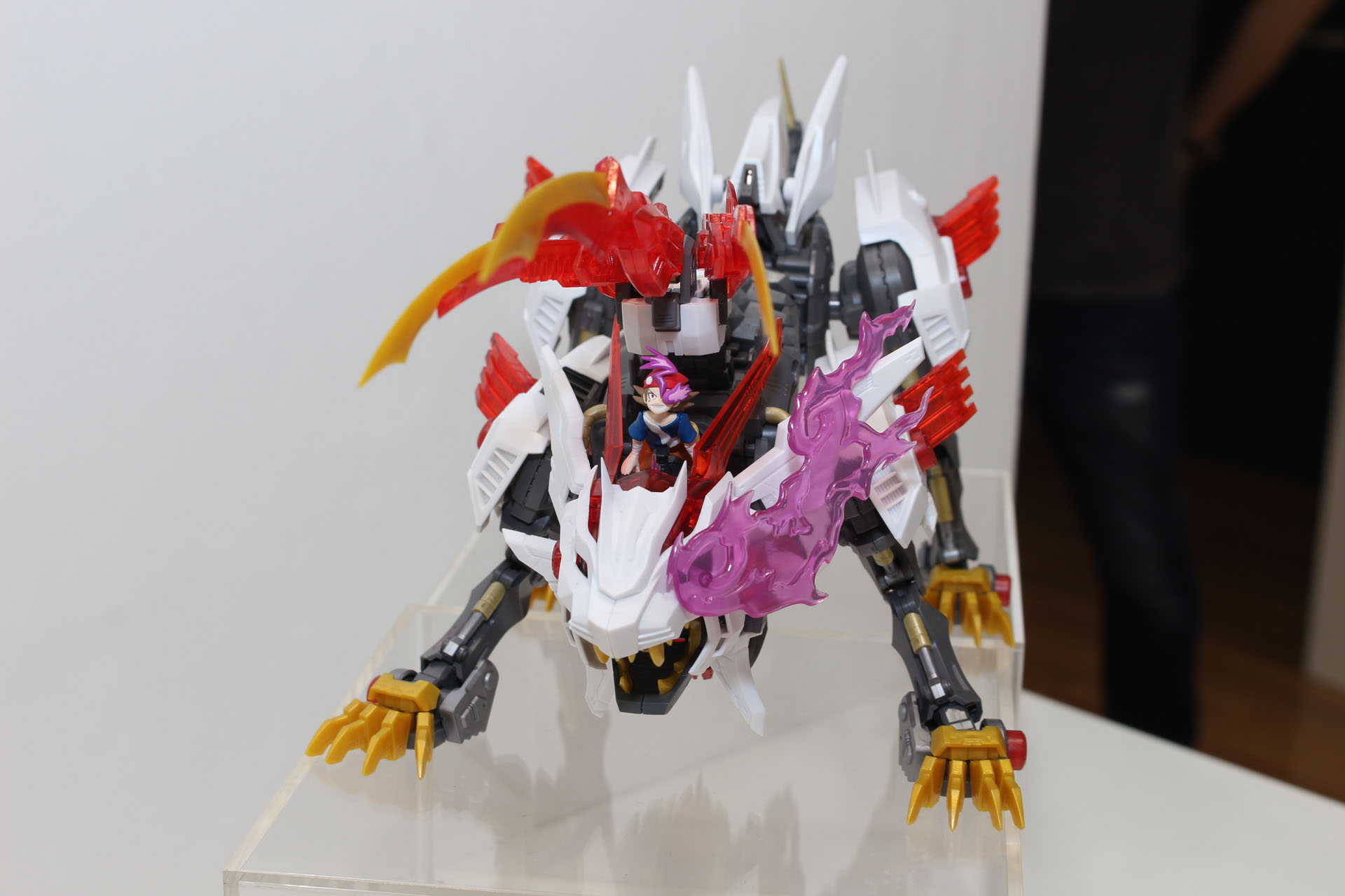 左目やアラシの髪の毛のエフェクトも本体のカラーに合わせて紫になっている