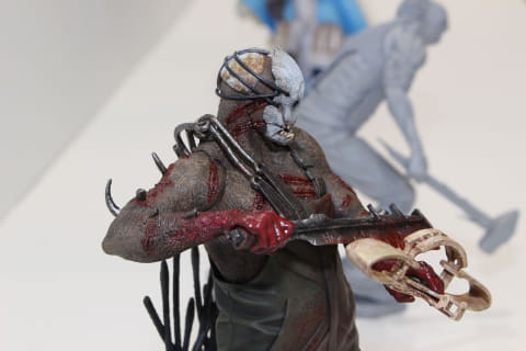 こだわりの造形と血みどろ塗装は必見！ 「DEAD BY DAYLIGHT」の殺人鬼