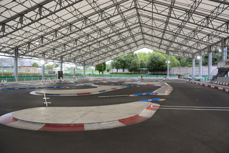 タミヤのお膝元である掛川サーキットは本格的なRCレース場だ