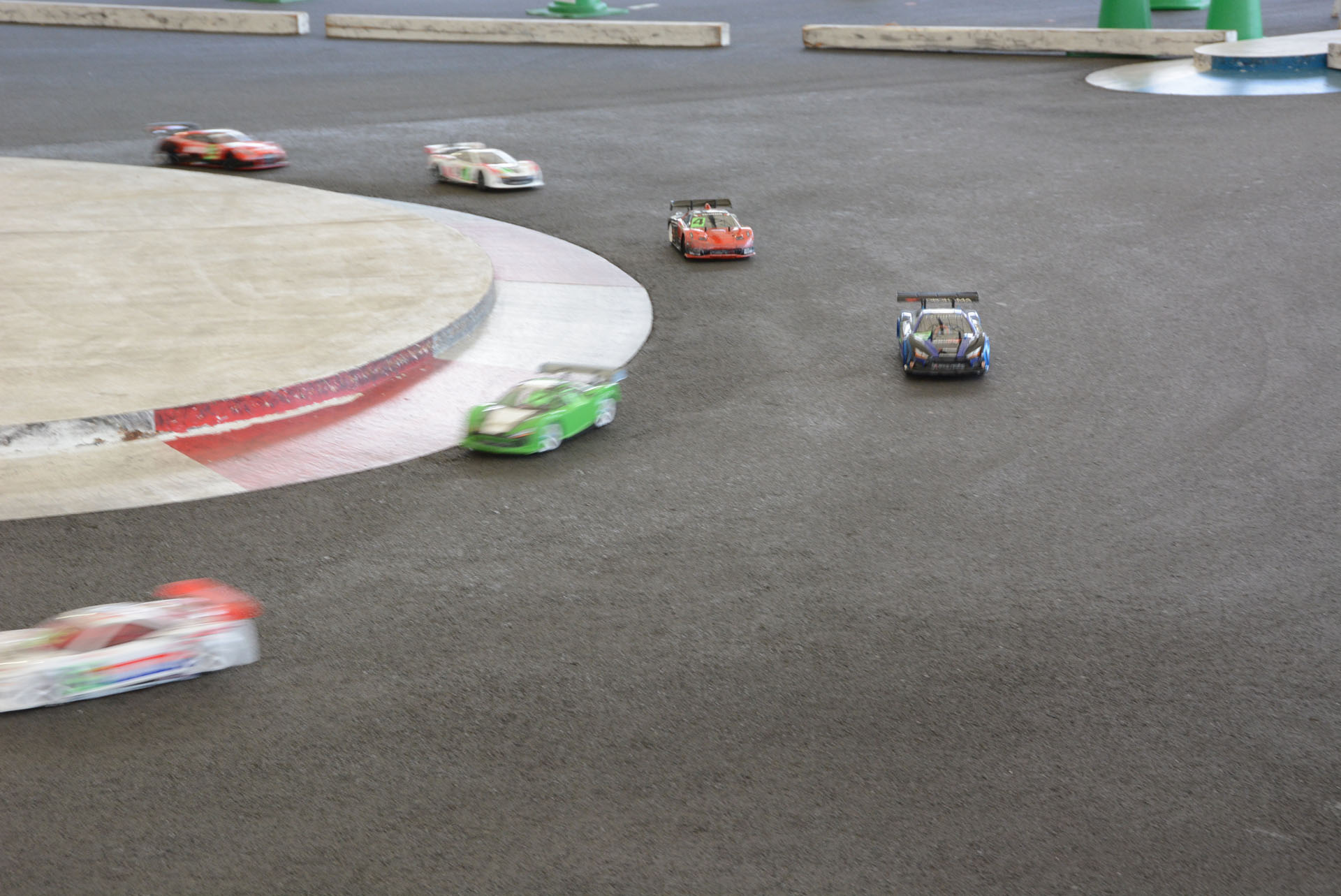 ツーリンググランプリはレースマシンのシャーシ。そのスピード感は大迫力だ