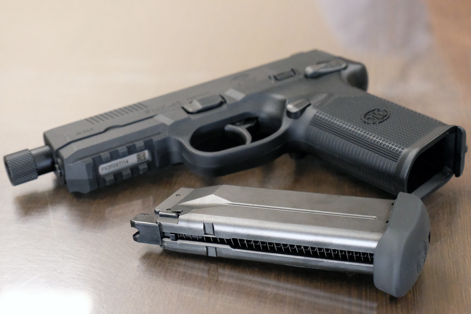 ガスガンはマガジンがガスボンベになっている