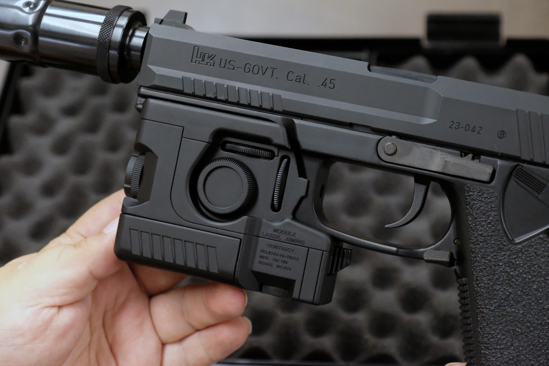 LAMは取り付けた後、ダイヤルを回して固定する