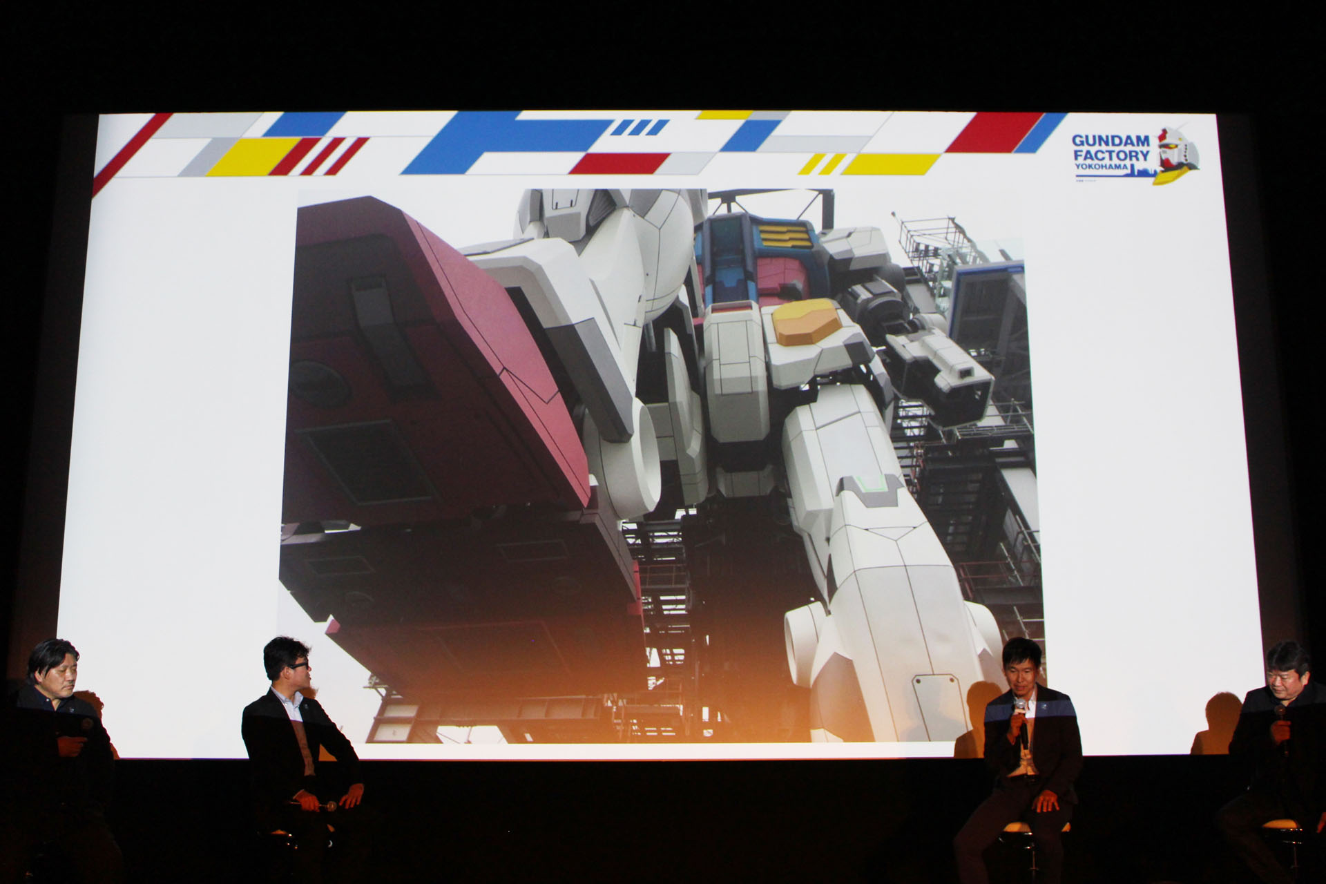 石井氏のガンダムに踏みつぶされそうな臨場感のある写真