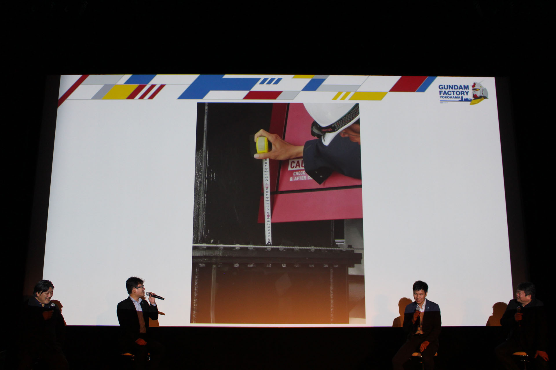 吉崎氏のもう1枚は、作動調整中の写真。数cm単位でクリアランスの調整をしている