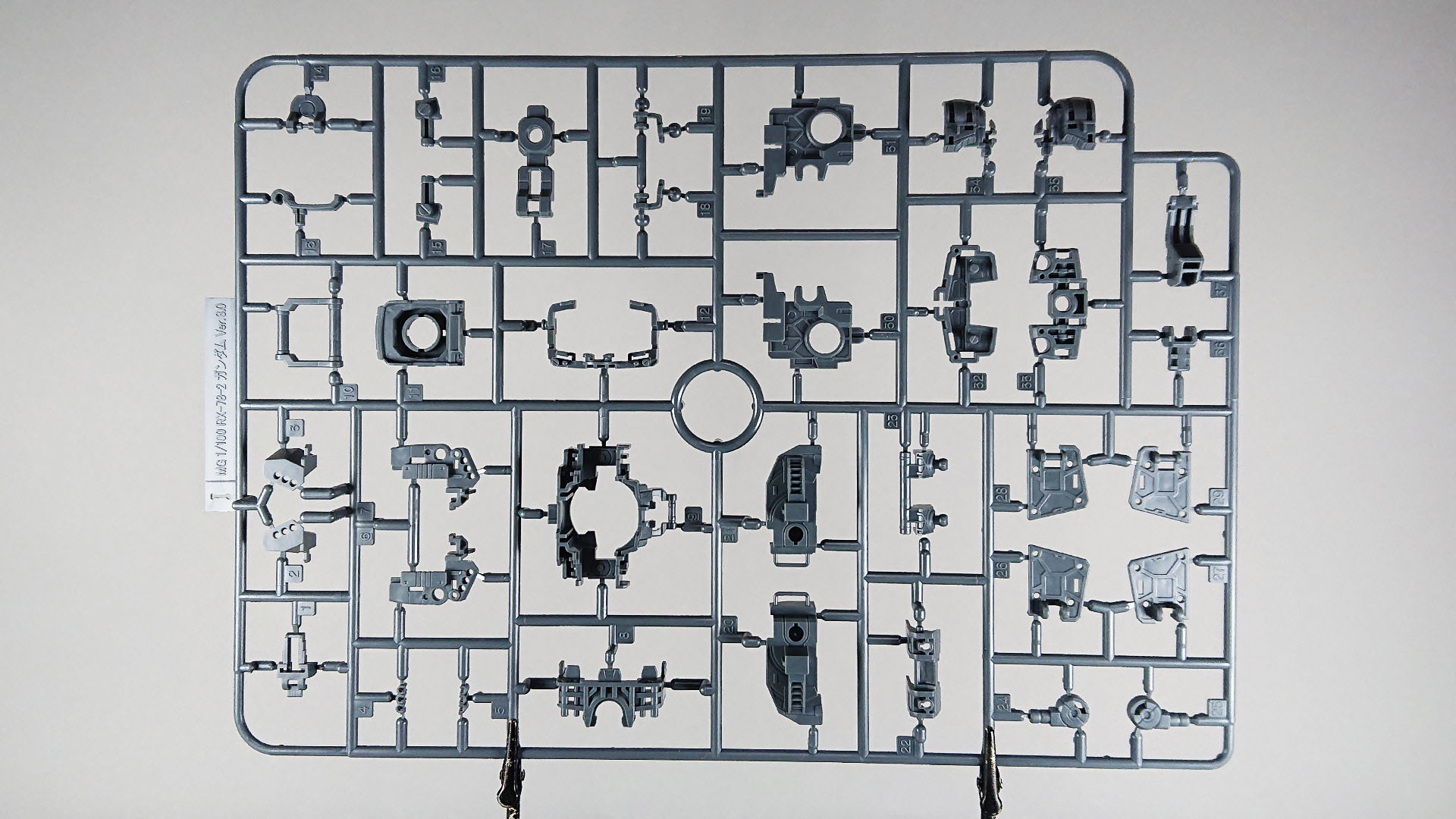 ランナー19枚……手のパーツ”エモーションマニピュレーターSP”がすごい！