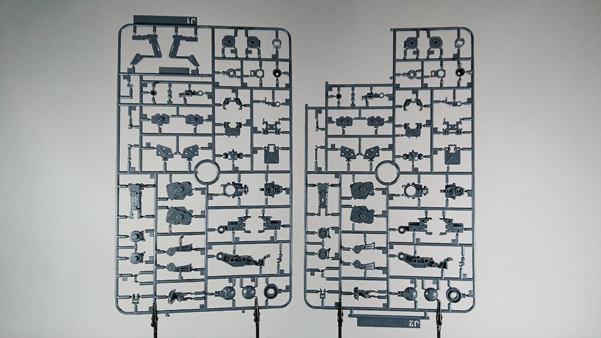 ランナー19枚……手のパーツ”エモーションマニピュレーターSP”がすごい！
