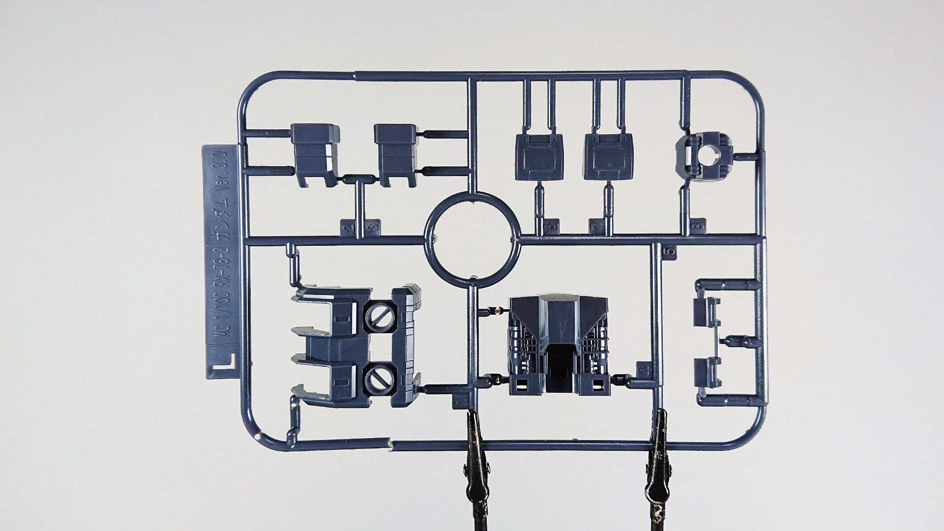 ランナー19枚……手のパーツ”エモーションマニピュレーターSP”がすごい！