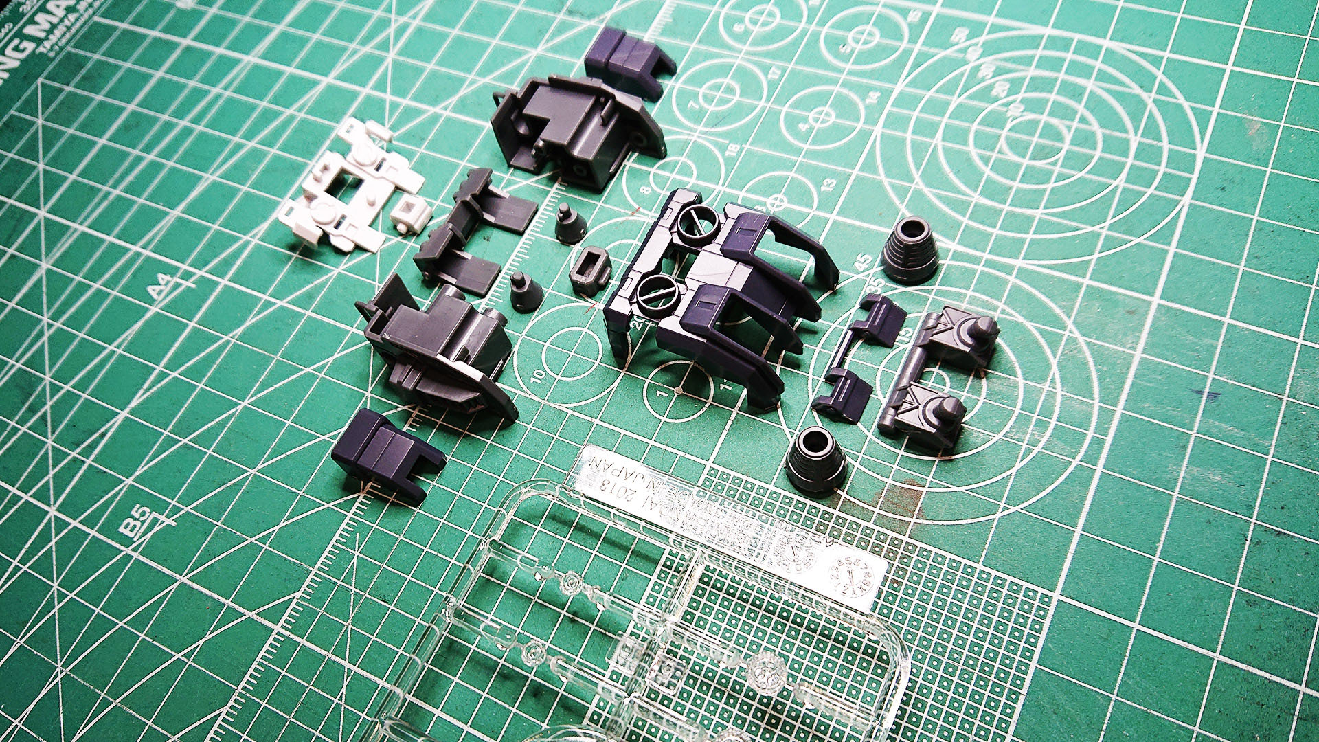 78ガンダムのランドセルとしては厚みがある方ですね。その分推進力がありそうに見えていいバランスだと思えます