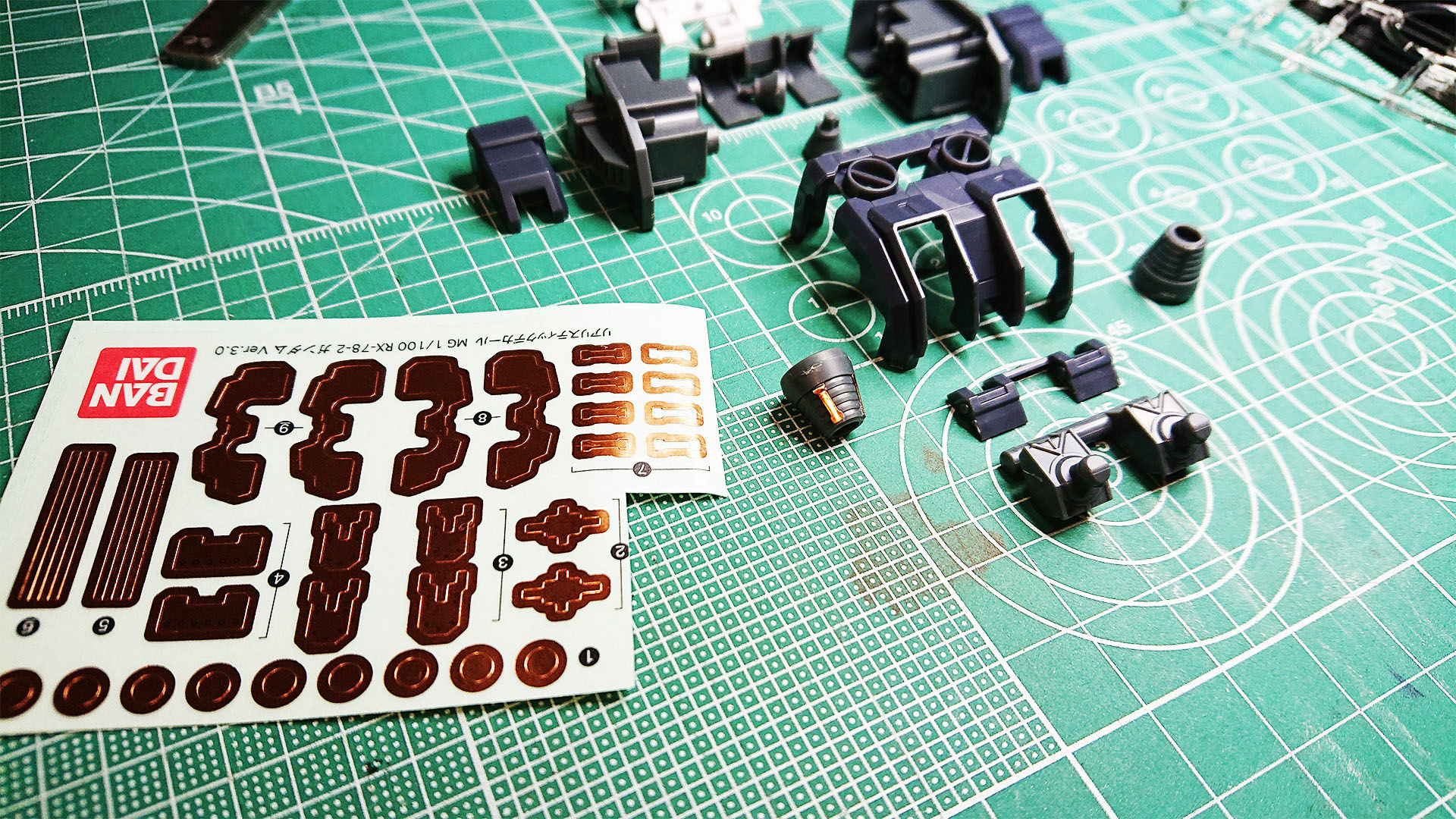 78ガンダムのランドセルとしては厚みがある方ですね。その分推進力がありそうに見えていいバランスだと思えます