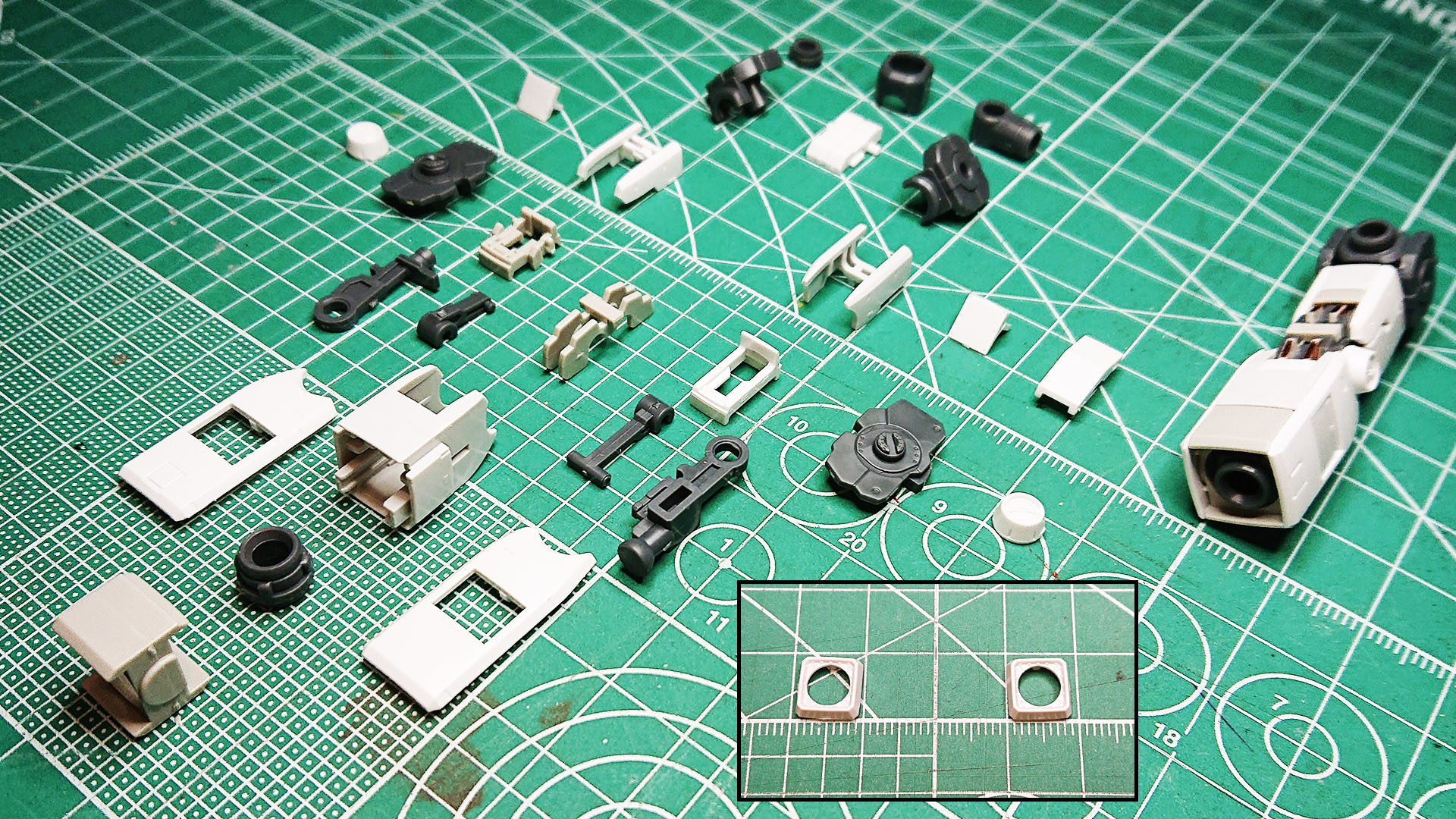 一気に複雑さが増す腕部のパーツ群