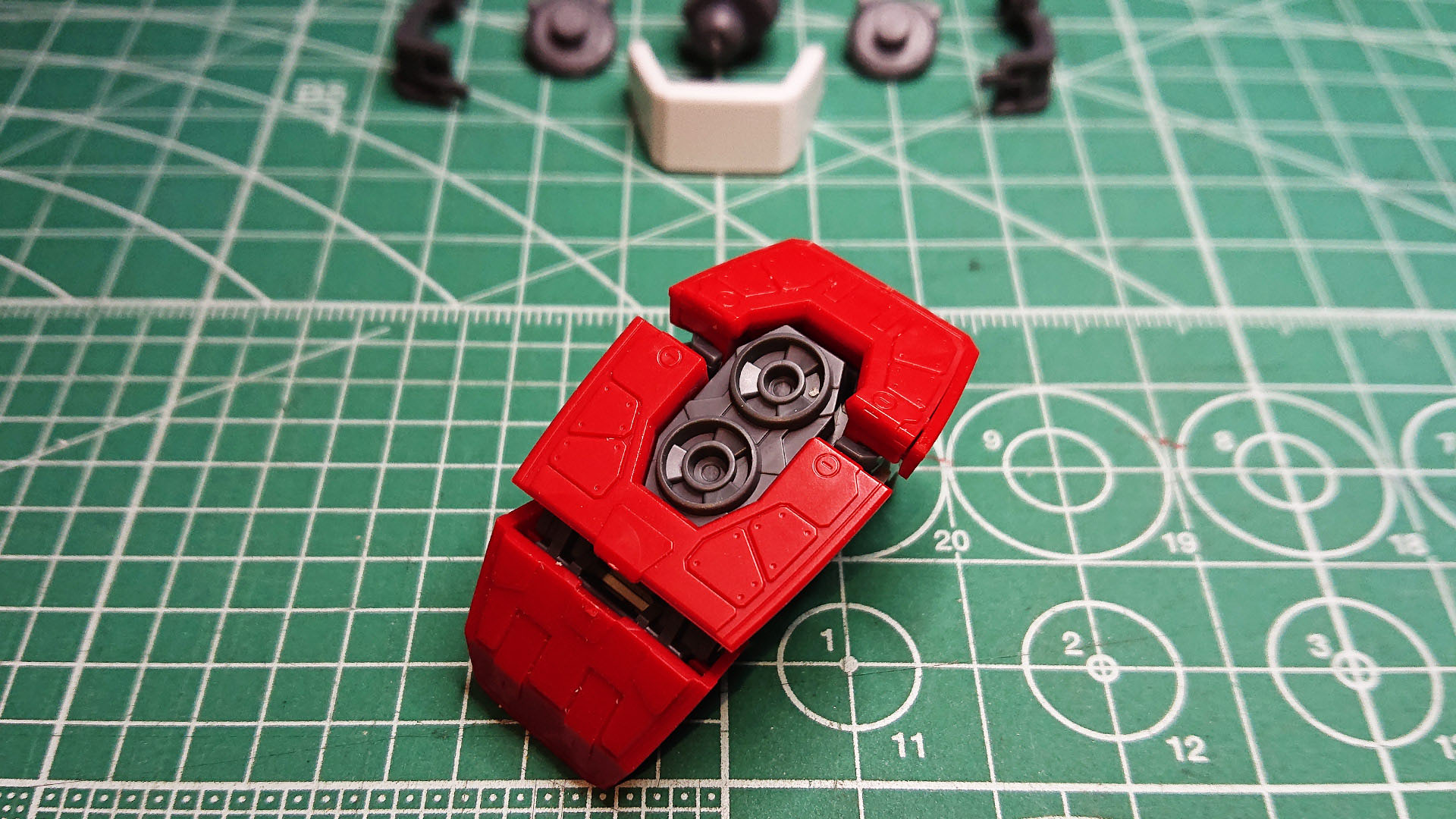 ソール部は3つにわかれていて面構成が複雑になることで表情が豊かになります