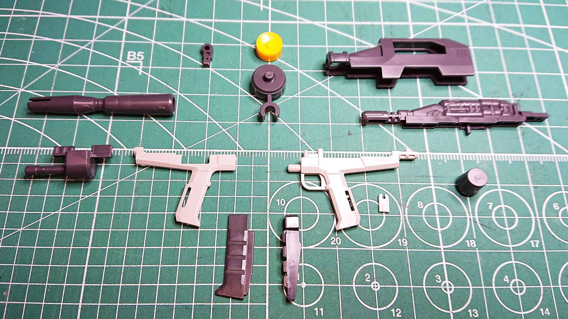 RGでもそうでしたがビーム・ライフルのグリップの配色が明るい色になっていてここは少々気になるポイントになるでしょうか