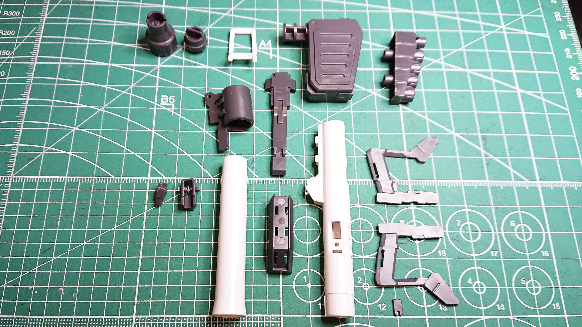 RGでもそうでしたがビーム・ライフルのグリップの配色が明るい色になっていてここは少々気になるポイントになるでしょうか