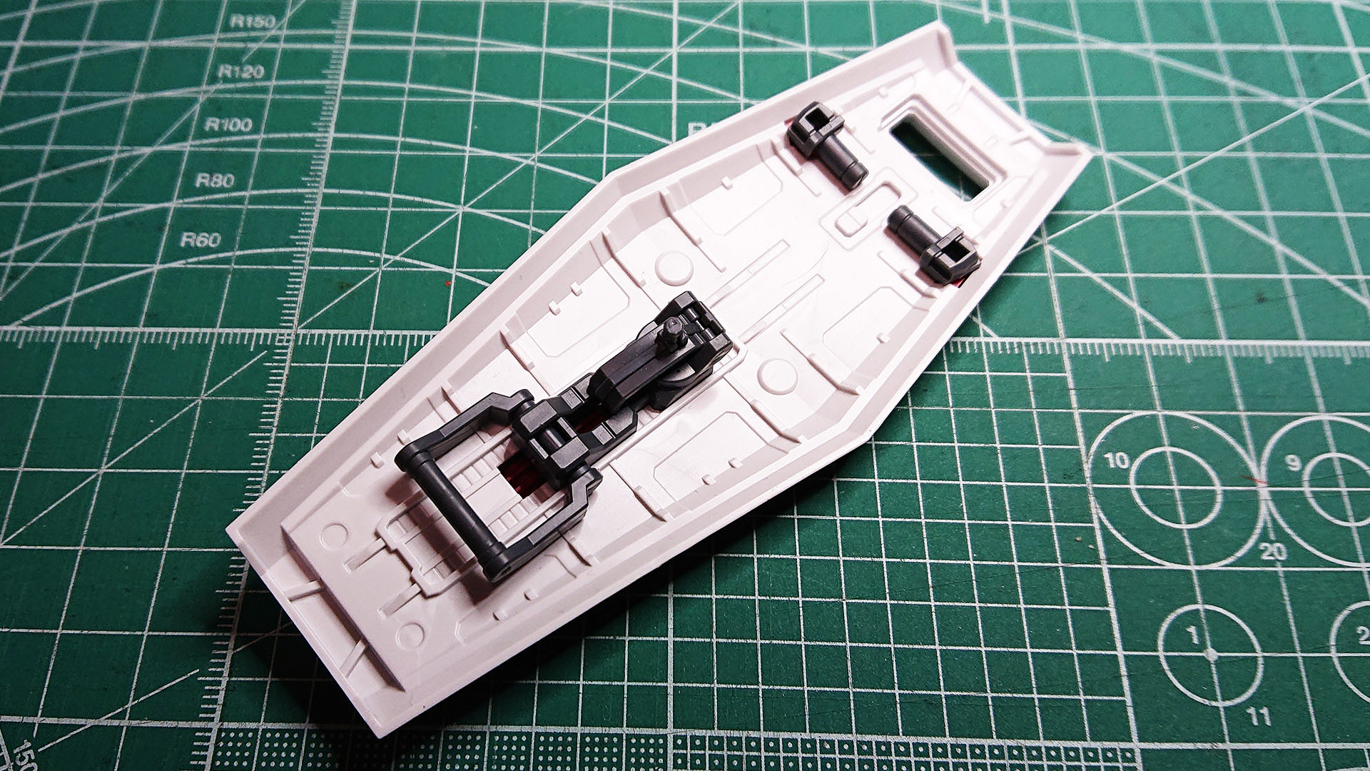 RGでもそうでしたがビーム・ライフルのグリップの配色が明るい色になっていてここは少々気になるポイントになるでしょうか