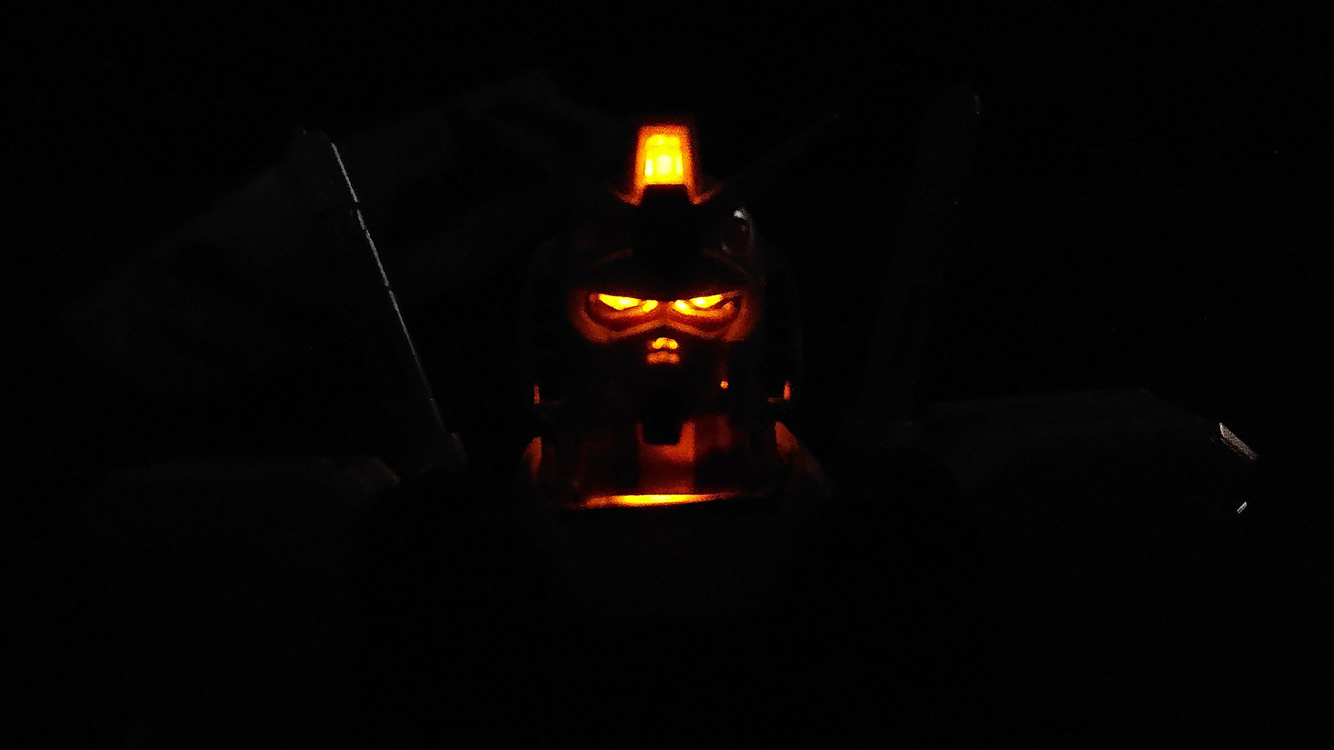 マスクのスリットやそれ以外からも光が漏れています。必要のないところはブラックで遮光する必要がありそうです