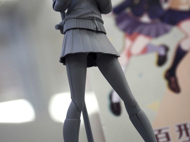 気になるスカートの中は……関節パーツで稼働しやすいようになっているようだ。スカートも3種類から選べるのは面白い