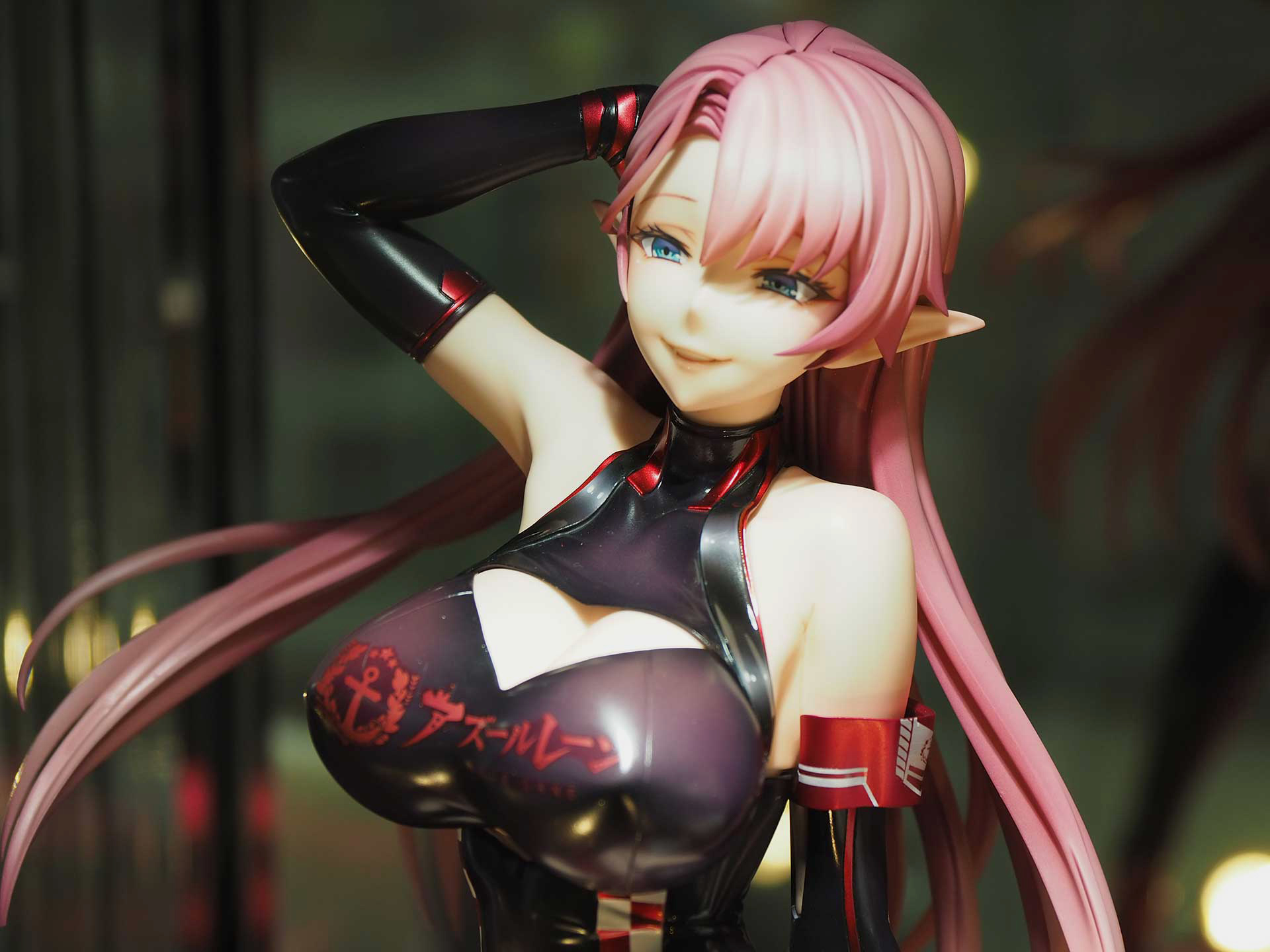 ユニフォームの素材感も素晴らしい。腕のあたりのアクセントや首元、腕の衣装の塗り分けも細かい