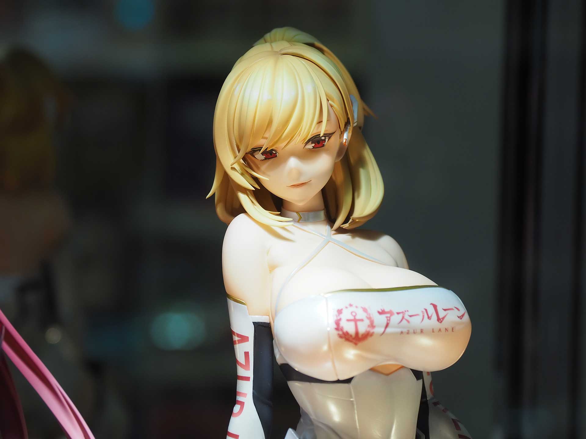 クールだがキュートな表情のプリンス・オブ・ウェールズ