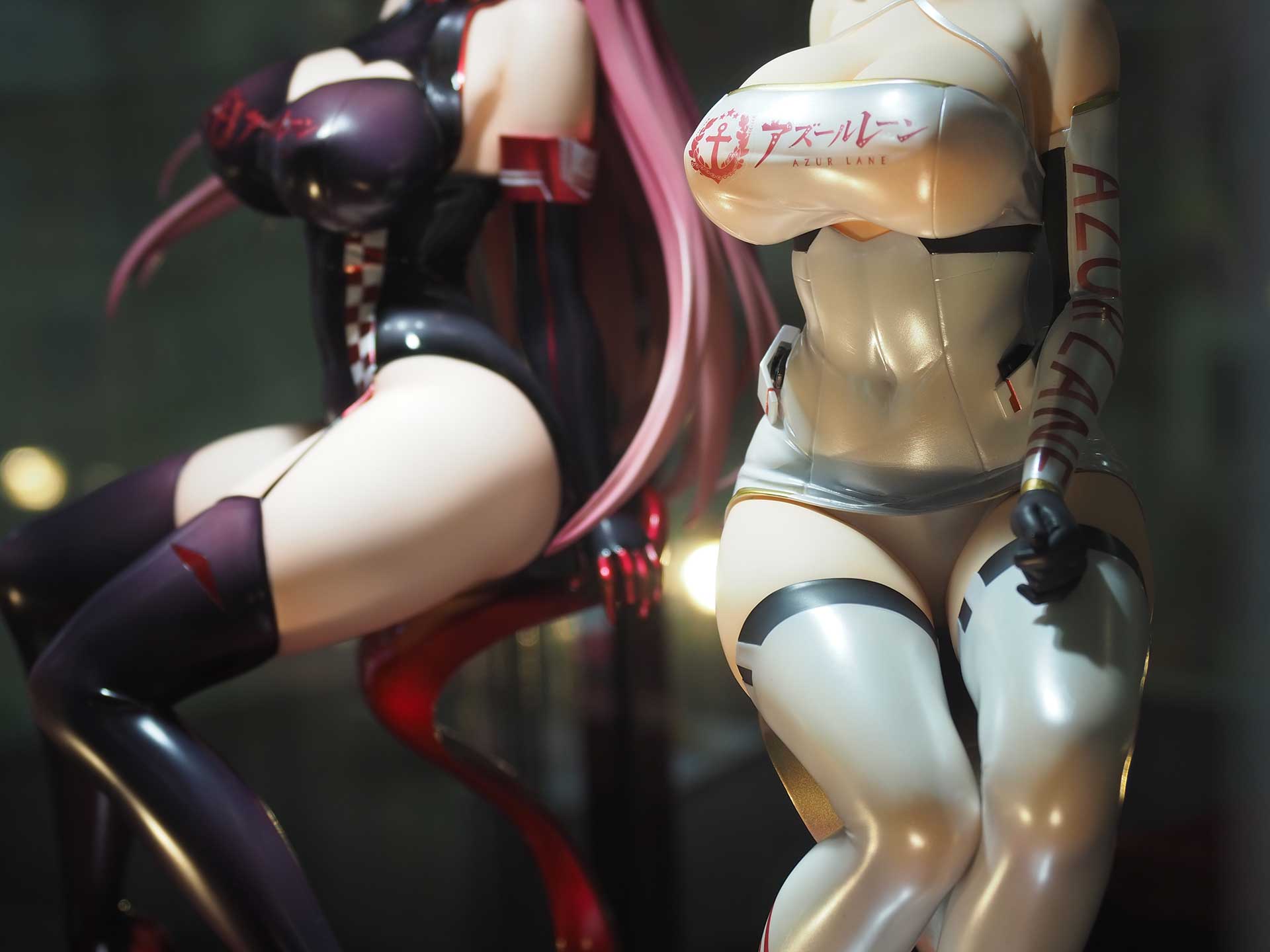 こちらもやはりおへそのあたりは透けて見える仕様だ