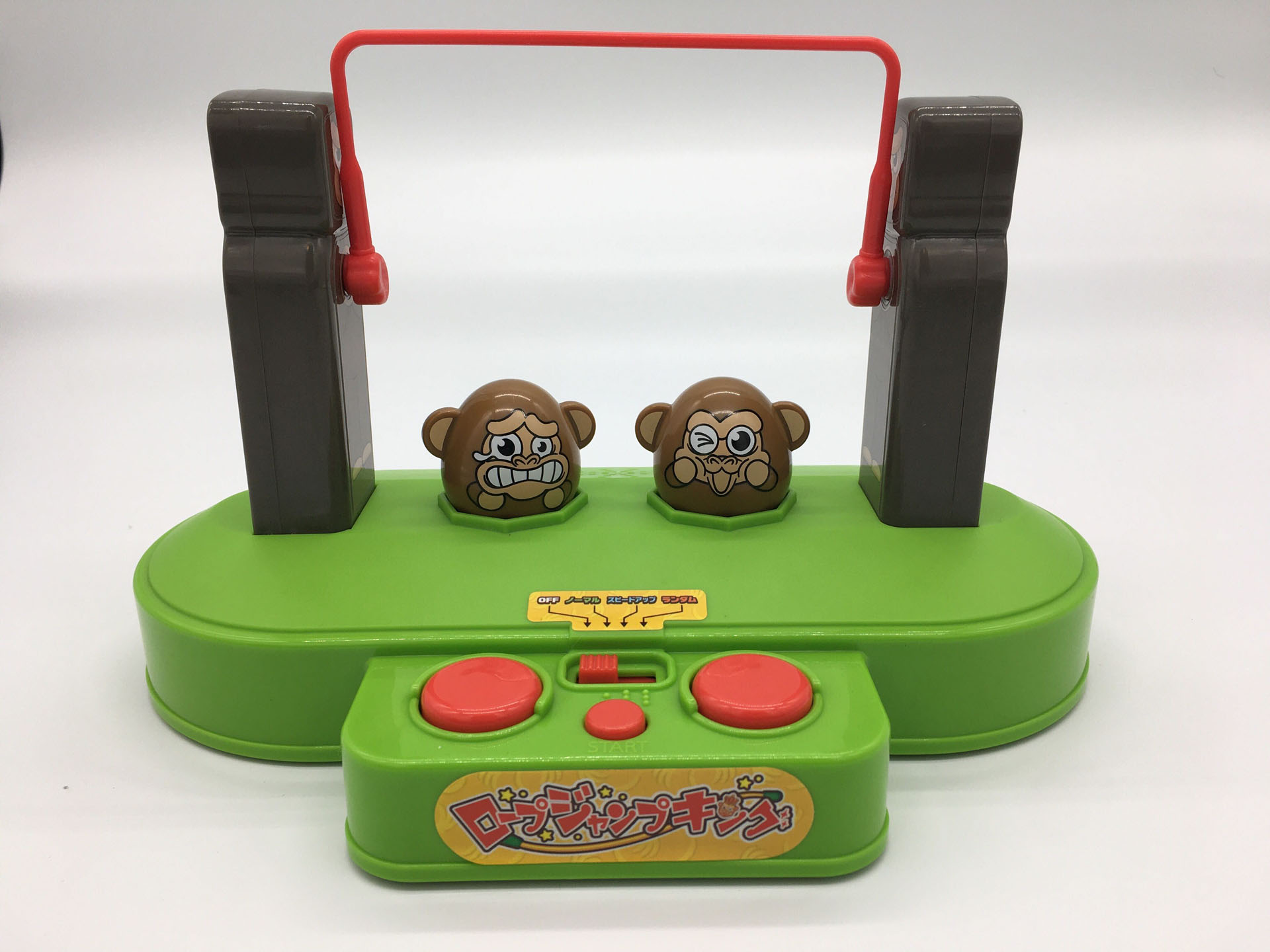 「ロープジャンプキング」は、柱のようなゴリラが回すロープを、サルが飛び越えるゲーム。ボタンを押してサルをジャンプさせるのだ