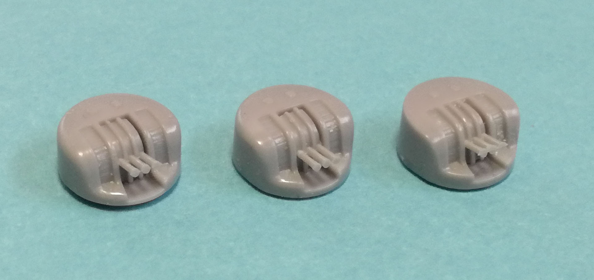 時期によってシールドの形状に違いがある。写真の左が初期段階で装備されていたものです