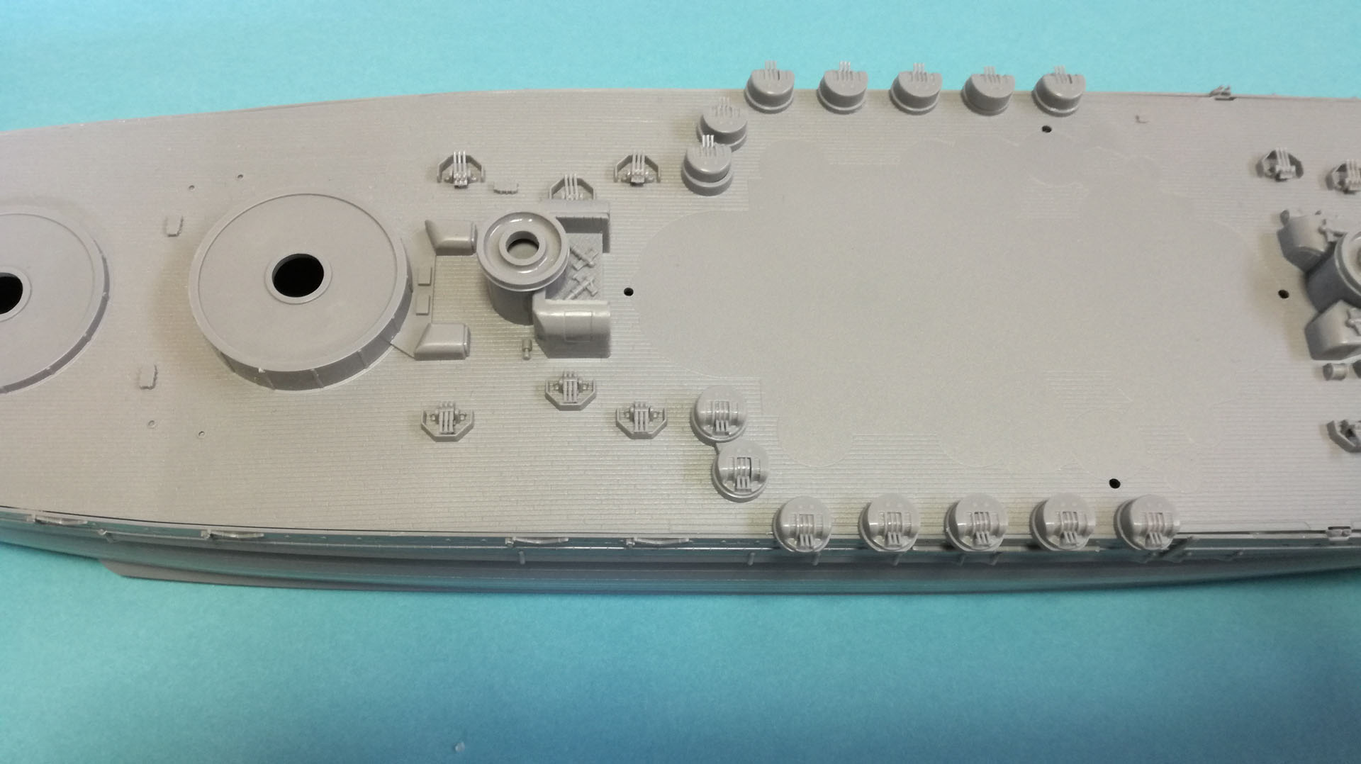 応急的に取り付けられたシールドなしの機銃です