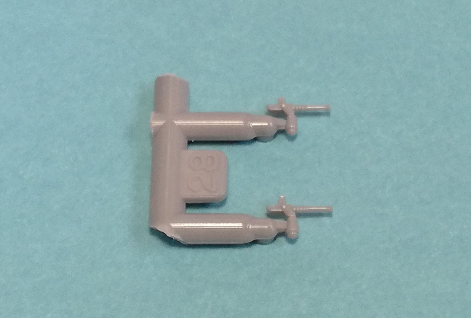 主砲、副砲、機銃を取り付けていきます