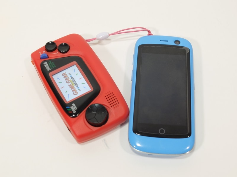 Unihertz社の「Jelly Pro」にも装着してみたら、ほぼ同サイズだった