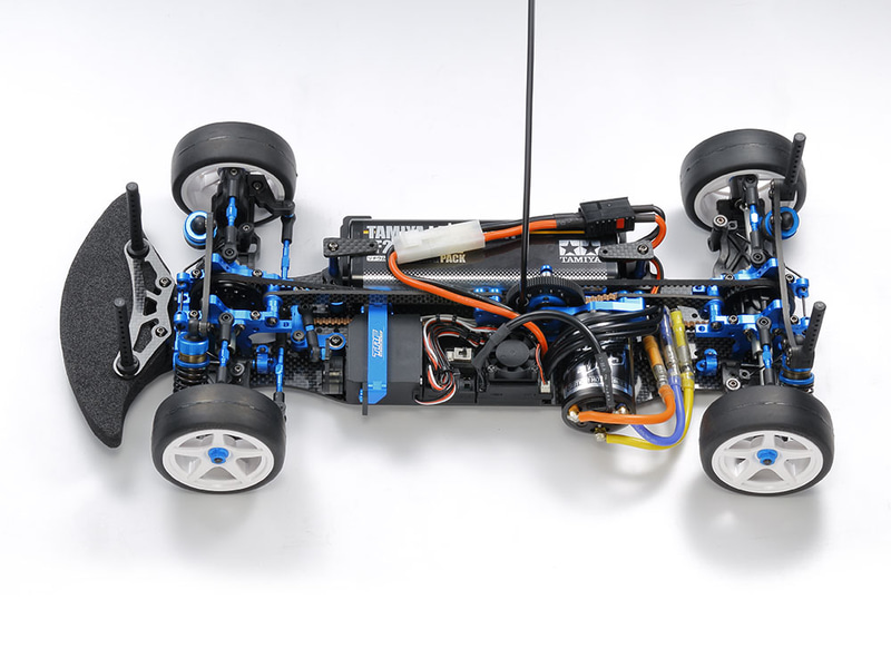 タイヤやモーターサーボなどを組み込むとこうなる