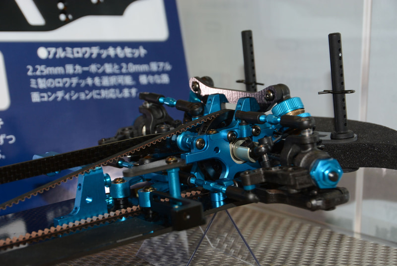 ステアリングなど細かいセッティングが可能。レースカーを自分の手で組み上げる楽しさはRCカーならではだろう