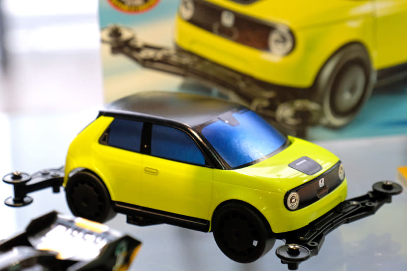 黒の成型色のホイール