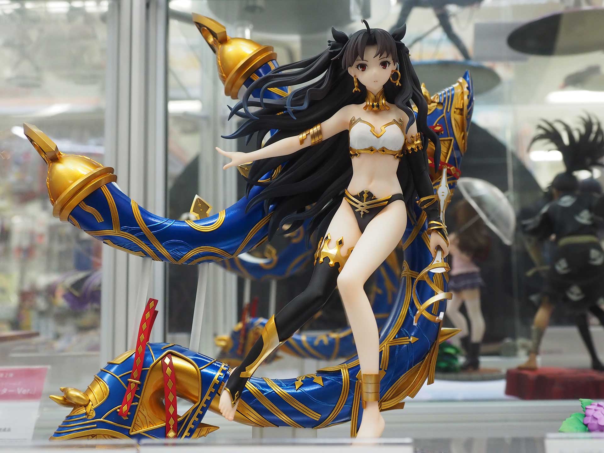 宝具「マアンナ」を背にした姿は神々しい。この部分だけでも30cm以上のサイズになっている