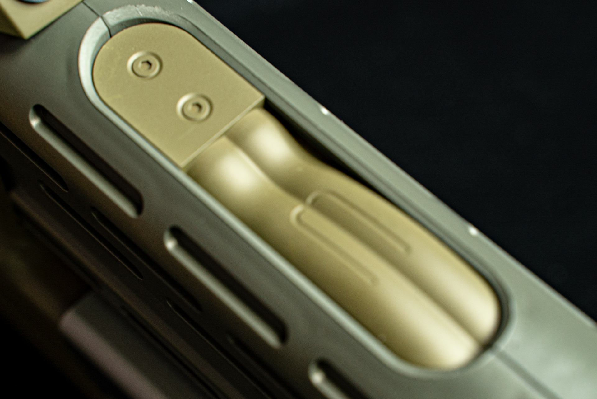 ダミーシェルやグレネード弾を入れる部分のディテールが嬉しい