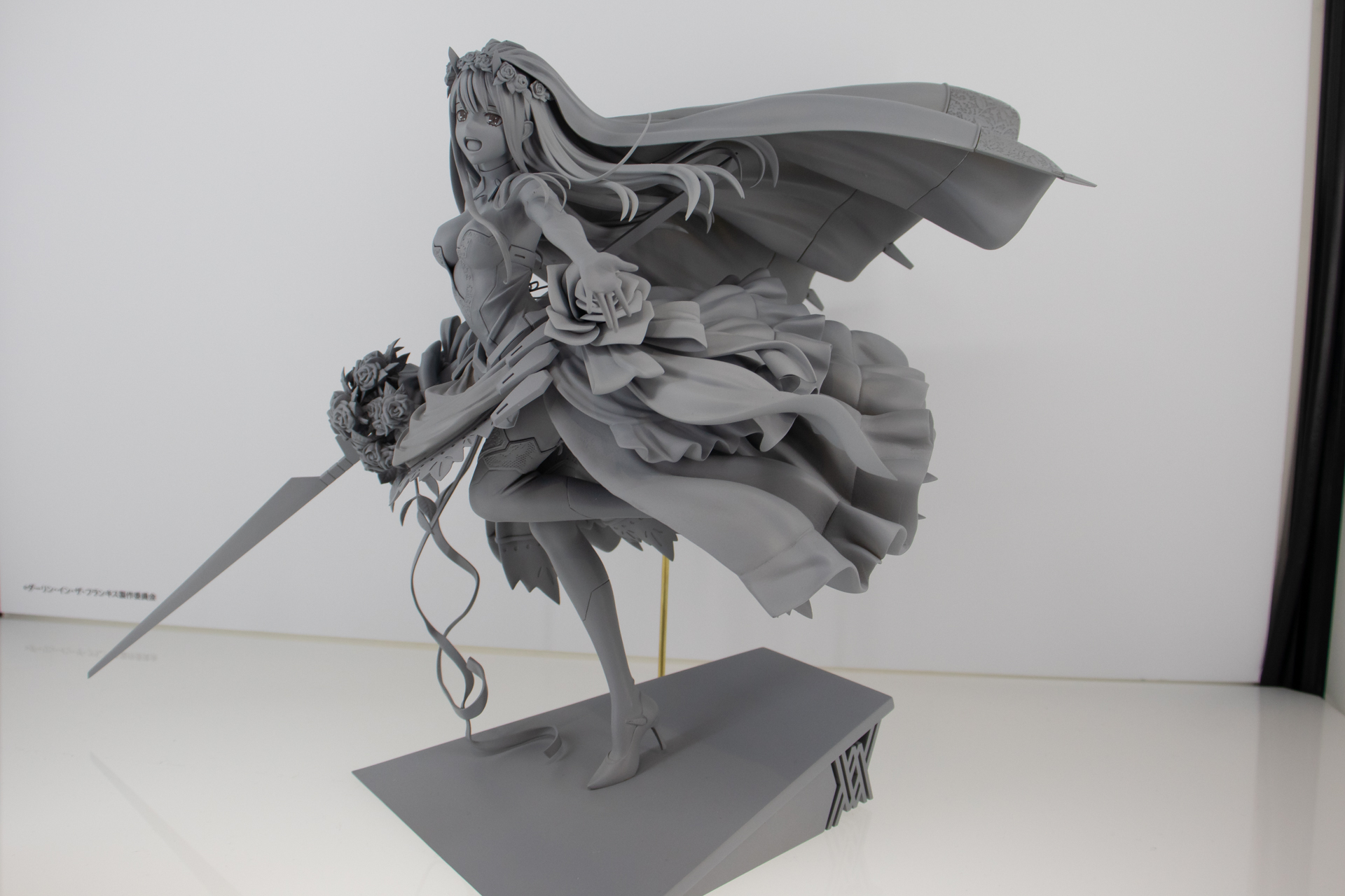 すさまじいボリューム感のスカート