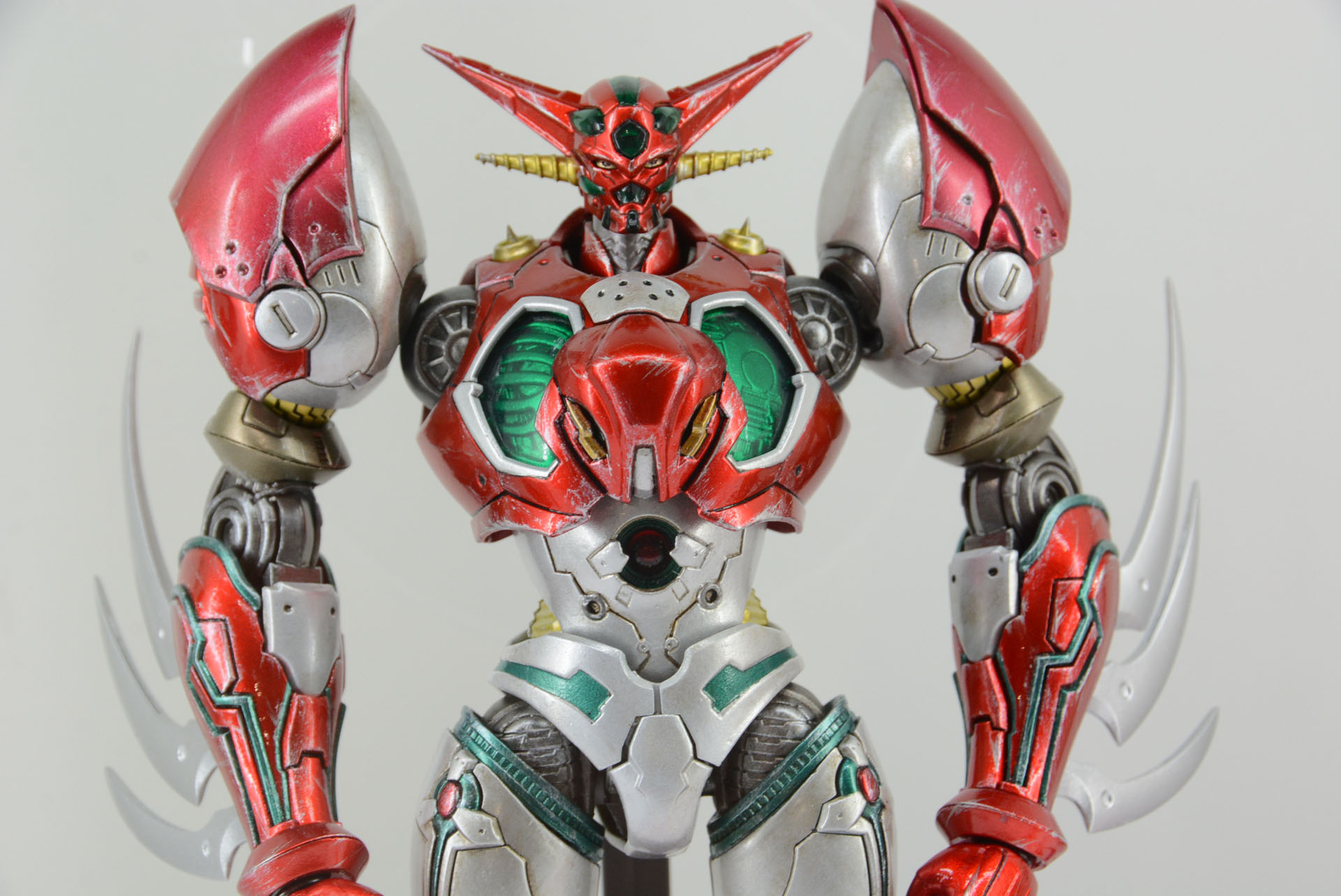 メタリックエディション、この光沢は合金玩具風のリッチな感じがある